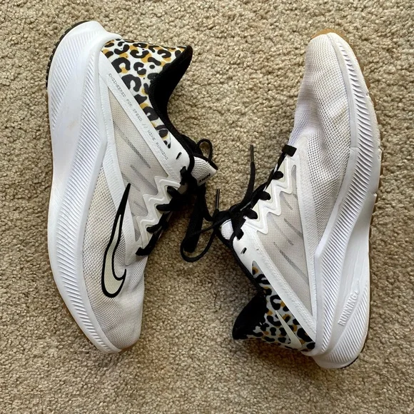 black nike quest 3